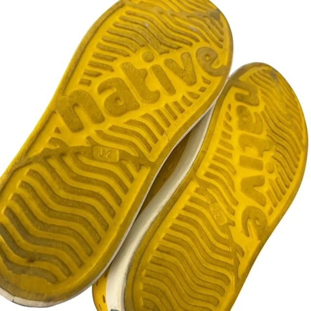 Native Jefferson Yellow and White Shoes Kids Size 2